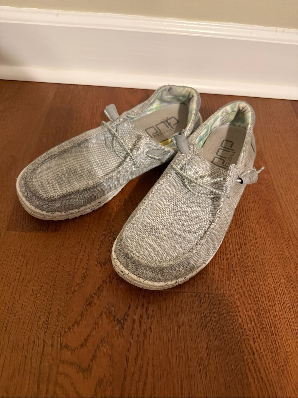 Hey Dude Wendy Stretch Pearl River Grey Canvas Slip On Loafers Women’s Size 9